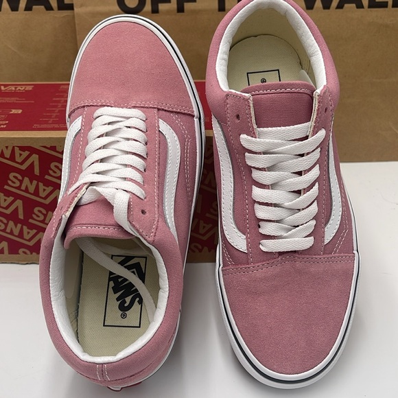 Vans WMNS Pink and White Sneakers Old Skool
Color Theory Foxglove
VN000CT8C3S - Picture 12 of 16